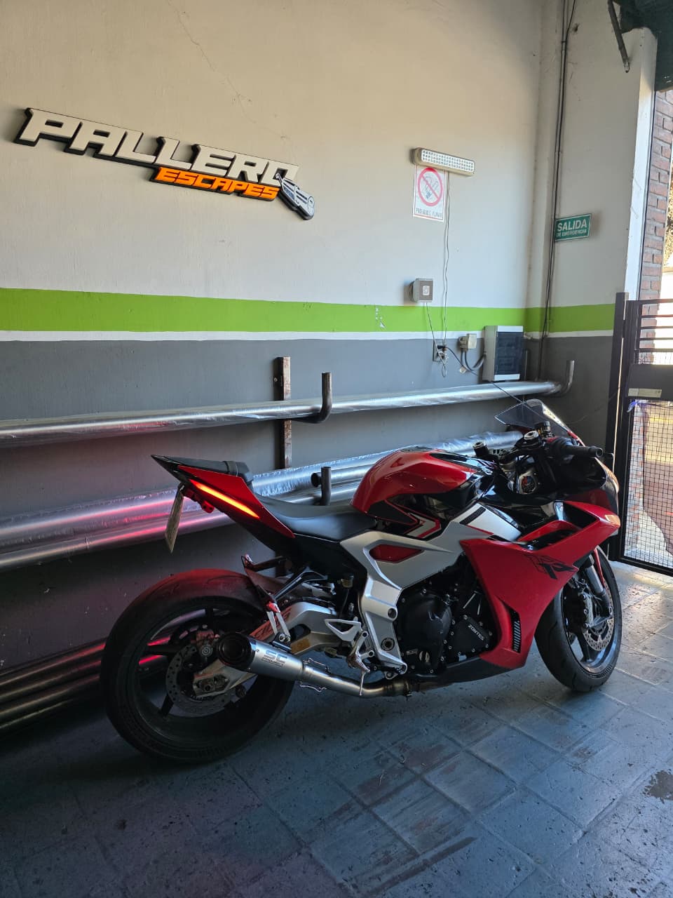 Escape de Moto